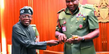 Army Chief Praises President Bola Ahmed Tinubu for directing that all pending Group Life Assurance payment owed to the families of Nigeria’s fallen heroes be paid without delay.